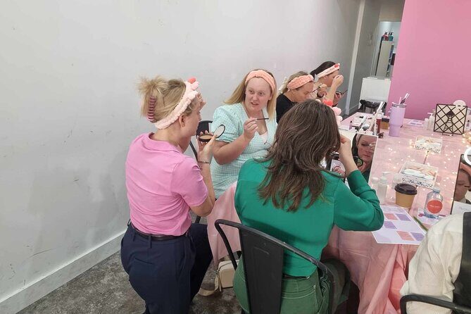 Makeup and Sip Experience with a Professional - What Makes This Experience Stand Out