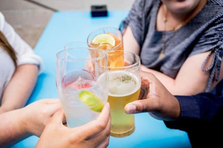 Melbourne: City`s History and Unique Bar Scene Tour - Hidden Bars and Quirky Laneways