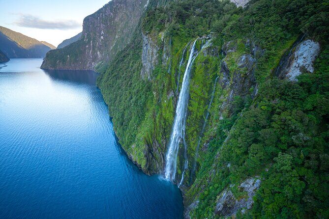Mitre Peak Helicopter Scenic Flight from Milford Sound - Authentic Perspectives and Tips