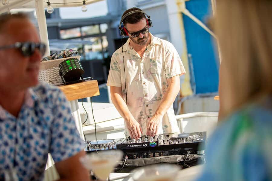 Mooloolaba: Sunday Sessions with DJ and Drinks - Practical Details and Tips