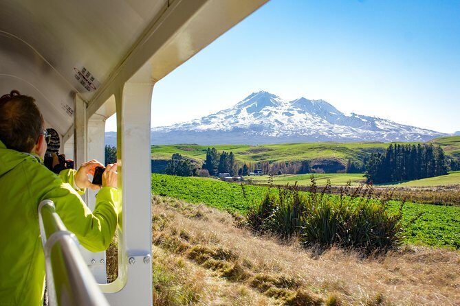 Northern Explorer Train Journey from Auckland to Wellington - Food, Drinks, and Onboard Amenities