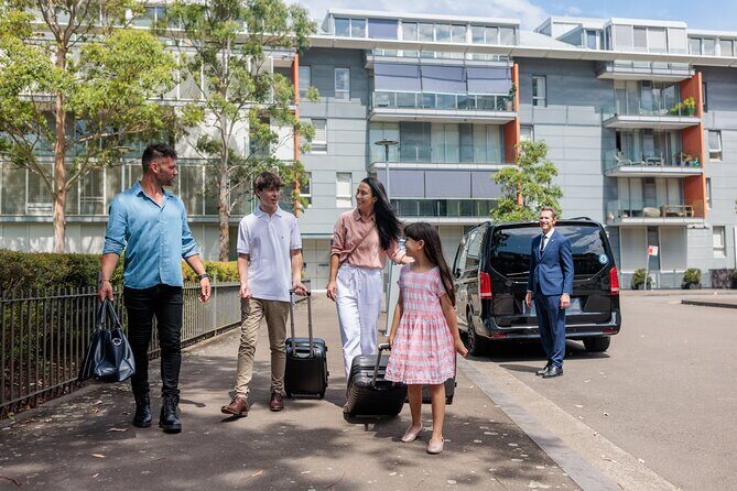 One Way Luxury Transfer to Gold Coast Theme Parks - What’s Included and What’s Not