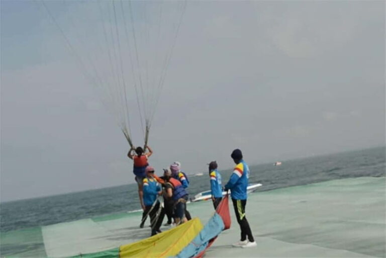 Pattaya: Koh Larn Parasailing and Beach Day Trip with Lunch - The Experience: What Travelers Can Expect