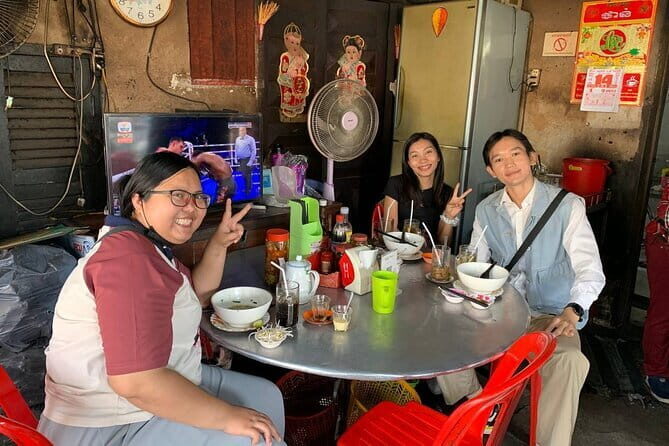 Phnom Penh Morning Breakfast, Market and Art Tour by Tuktuk - FAQ