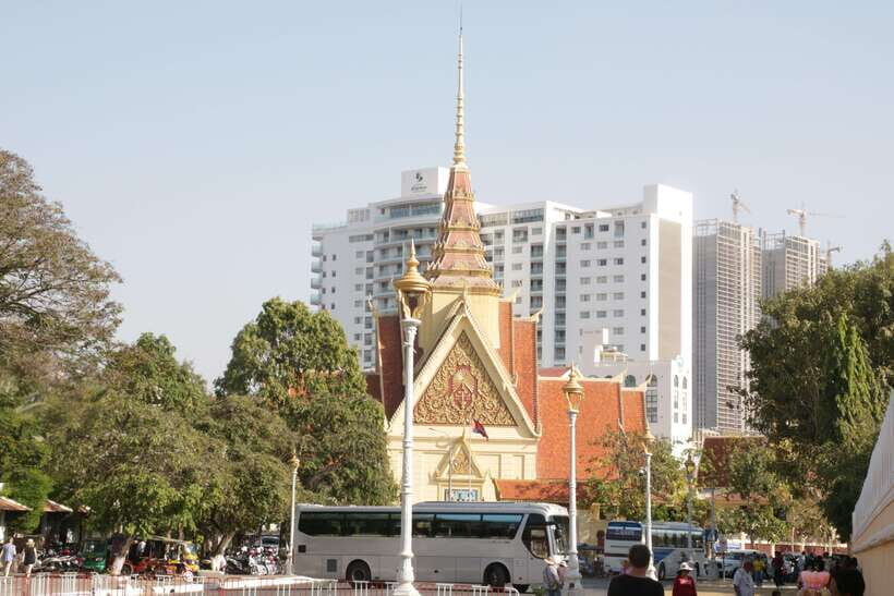 Phnom Penh Tour with English Tuk Tuk Driver - What Makes This Tour Stand Out?