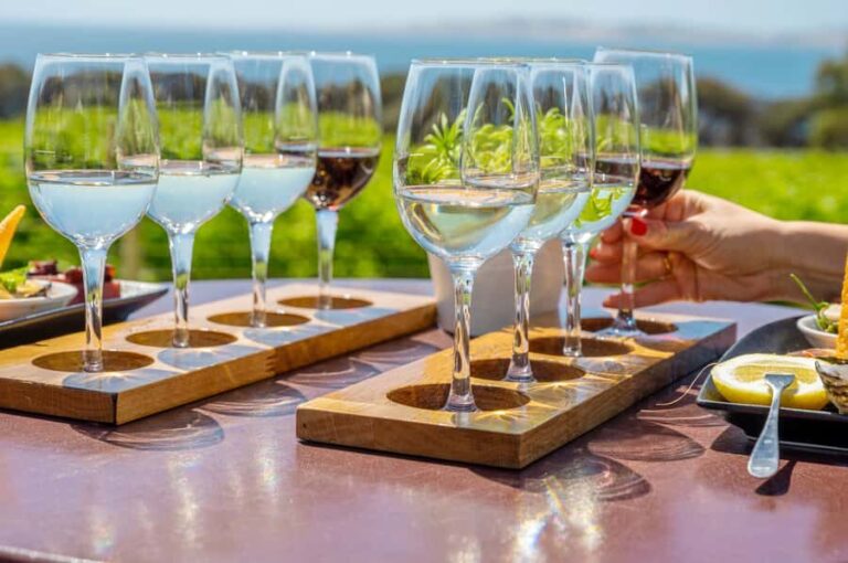 Port Lincoln: Coffin Bay Seafood, Wine, and Nature Day Trip - The Lunch: A Farm-to-Table Feast