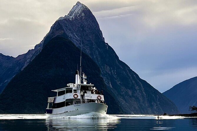 Premium Milford Sound Tour Including Cruise, Flight & Lunch - FAQs