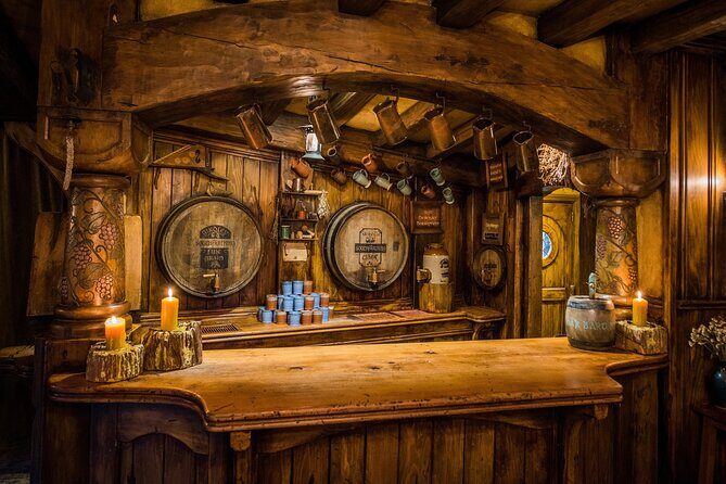 Private 2 Days Tour from Auckland - Waitomo, Hobbiton and Rotorua - Who This Tour Is Perfect For
