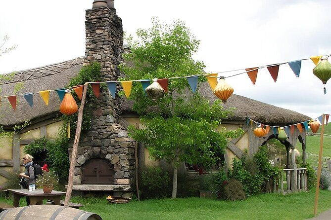 Private Hobbiton movie set & Blue springs from Auckland - Analyzing the Cost & Value