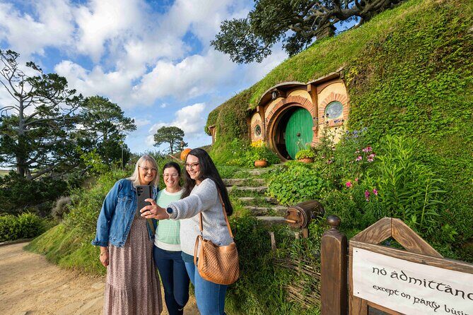 Private Hobbiton Movie Set & Waitomo Caves in a Day from Auckland - The Experience Through the Lens of Travelers