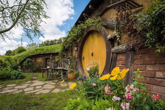 Private Luxury Tour to Hobbiton Movie Set & Waitimo Glowworm Cave - Authentic Experiences and Real-World Feedback