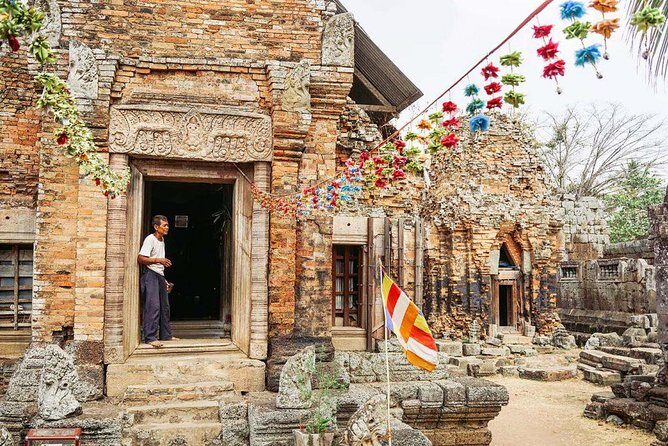 Private Phnom Chisor Temple Day Trip from Phnom Penh - The Journey Begins: Rice Paddies and Ta Prohm Temple