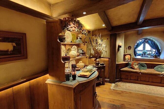 Private Tour from Auckland Hobbiton Movie Set and Te Puia Magic - What Makes This Tour Stand Out?