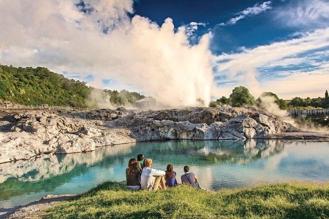 Private Tour - Hobbiton Movie Set & Te Puia (Rotorua) - Who Is This Tour Best For?