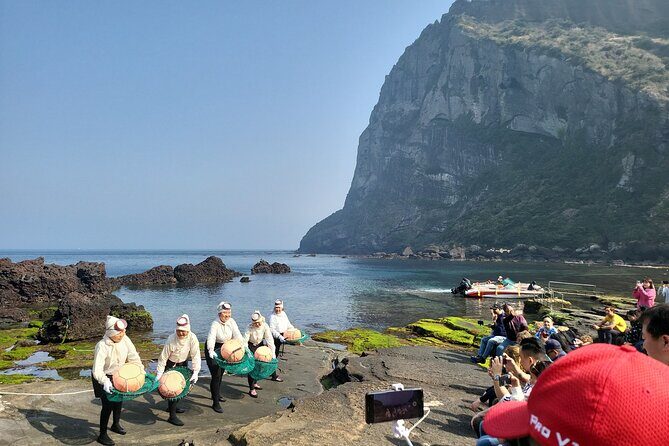 Private Tour Woman Diver Performance & stone park in Jeju Island - Who Should Book This Tour?
