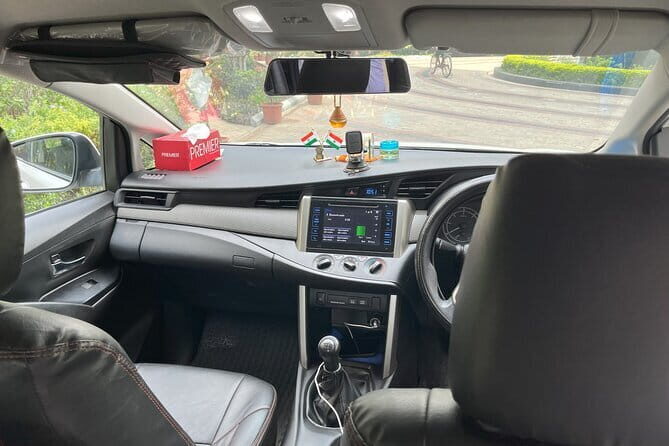 Private Transfer Mumbai Airport by Innova Crysta - Meeting Point and Logistics