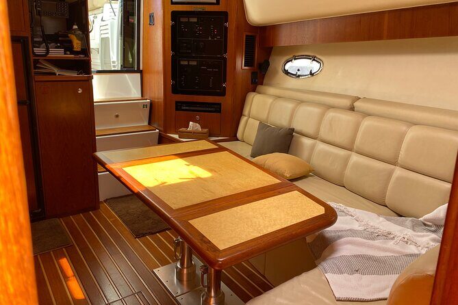 Private Yacht tour on Tahiti or Moorea lagoon - Practical Details: Meeting Point, Timing, and Group Size