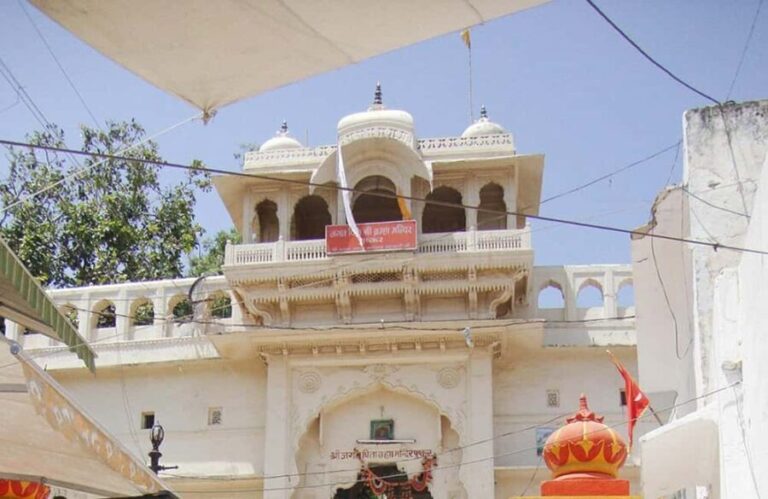Rajasthan: 5-Day Tour to Jaipur, Pushkar, Mandawa & Jodhpur - Day 2: Jaipur to Pushkar – The Sacred Town