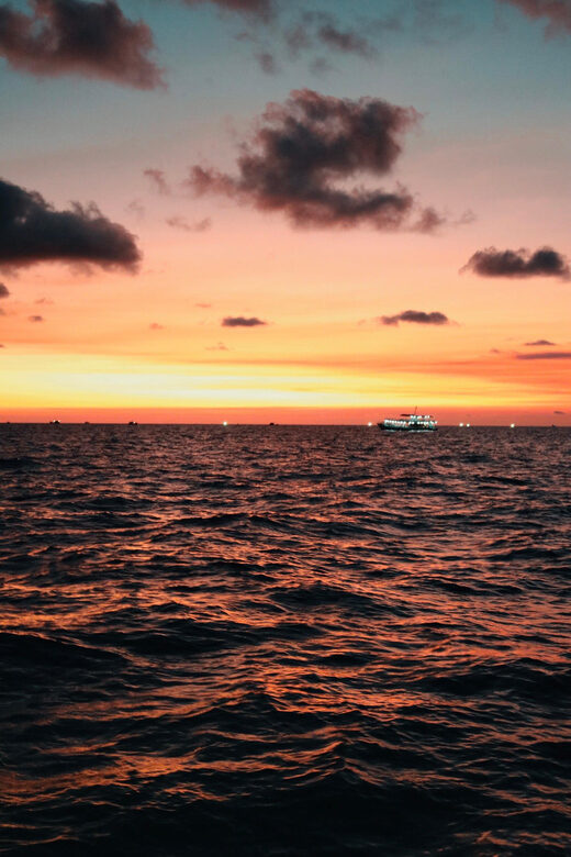 RedRiverTours - Enjoying Sunset & Night Squid Fishing - Setting the Scene: What to Expect During the Tour