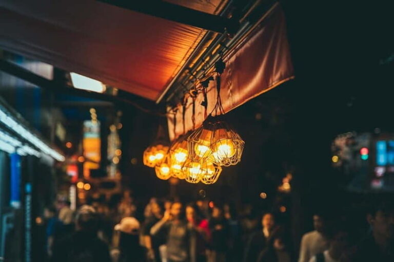 Rishikesh Nights Unveiled: A Guided Heritage Walk - The Guides: Knowledge, Stories, and Authenticity