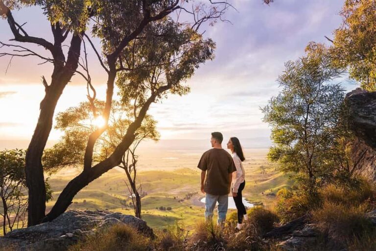 Roma: Lost World Carnarvons and Wallaroo Day Tour - An Introduction to the Outback Adventure