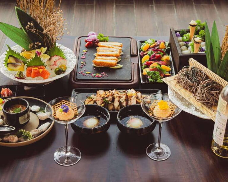 Romantic Honeymoon Dinner With Sightseeing Cruise On River - The Restaurant Experience