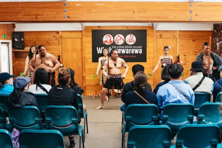 Rotorua: Mori Cultural Performance with Dancing - A Closer Look at the Rotorua Maori Cultural Performance