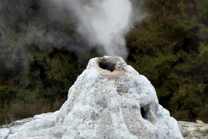 Rotorua Wai O Tapu and Secret Spot Hot Tubs - Who Will Love This Tour?
