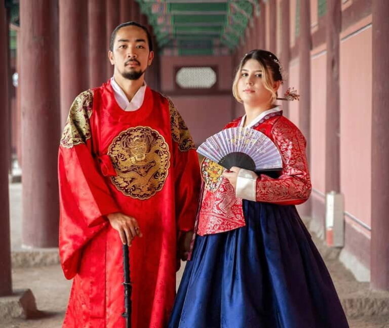 Seoul: Hanbok Photo Tour at Gyeongbokgung Palace - Analyzing the Value