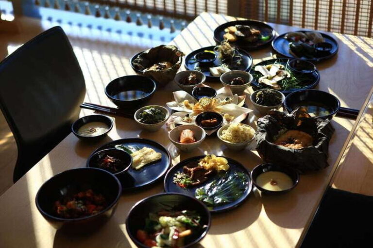 Seoul Vegan Delight: Temples, Teas & Treats Tour - The Experience: What It Means for Travelers