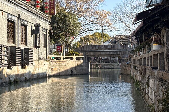 Shanghai Authentic Fengjing Watertown Private Tour - Exploring Historic Architecture