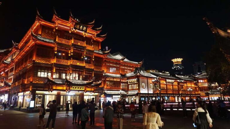 Shanghai Evening Tour: VIP Huangpu River Cruise&City lights - The Itinerary in Detail