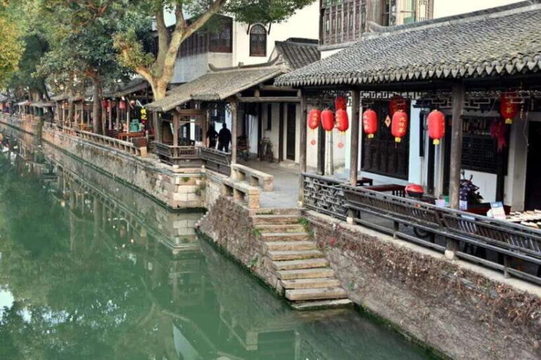 Shanghai: Foodie Tour for 6-hour Layover in Pudong WaterTown - The Itinerary in Detail: What to Expect