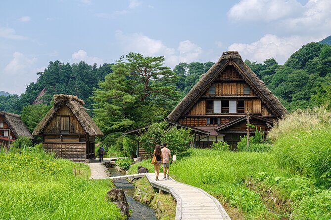 Shirakawago Day Trip: Government Licensed Guide & Vehicle from Kanazawa - What Sets This Tour Apart?