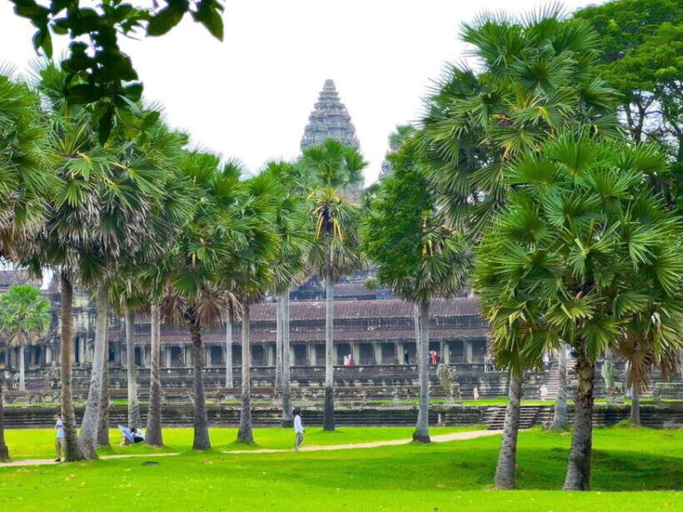 Siem Reap: Angkor Wat, Bayon & Ta Prohm Guided Tour - Who Should Consider This Tour?