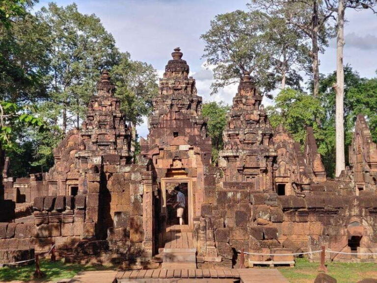 Siem Reap: Banteay Srei, Beng Mealea, and Rolous Group Tour - A Deep Dive into the Day’s Highlights