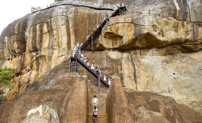Sigiriya, Dambulla & Safari Day Tour from Colombo - A Different Perspective: Pidurangala Rock and Scenic Views
