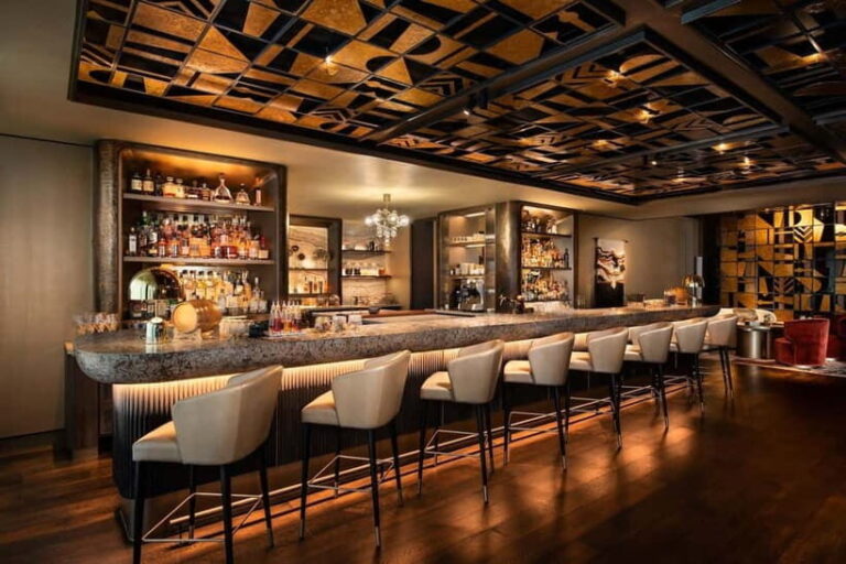 Singapore: Crazy Rich Asians Signature Cocktail Tour - Authenticity, Style, and Value