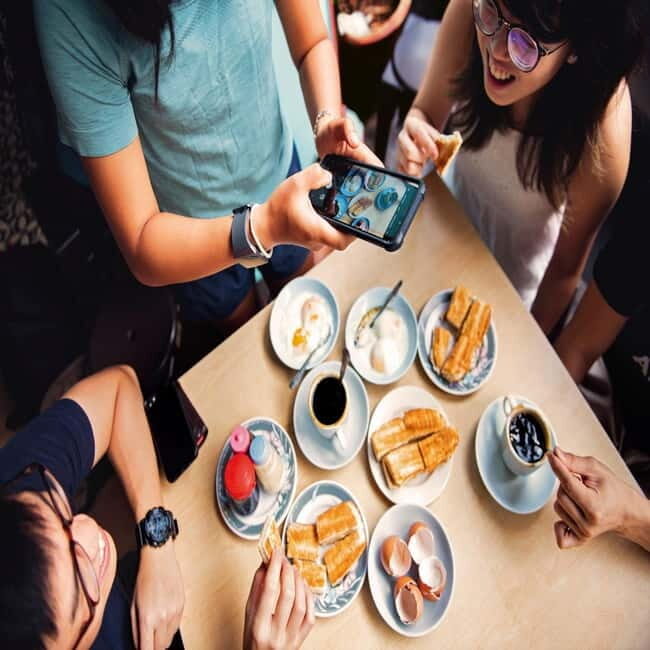 Singapore: Hawker Center Street Food Tour with Guide - Practicalities and Group Dynamics