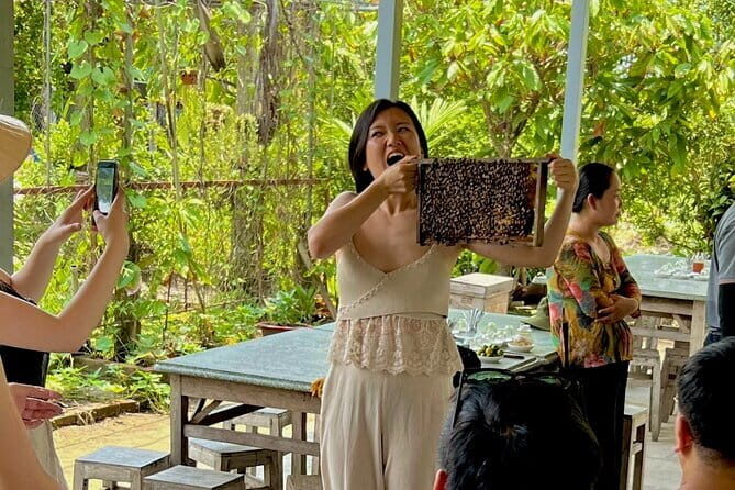 Small Group Full-Day Tour Cu Chi Tunnels and Mekong Delta - Transitioning to the Mekong Delta: A Beginning of Scenic Wonder