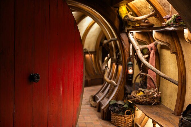 Small-Group Hobbiton and Waitomo Day Tour with Lunch from Auckland - Transportation & Comfort