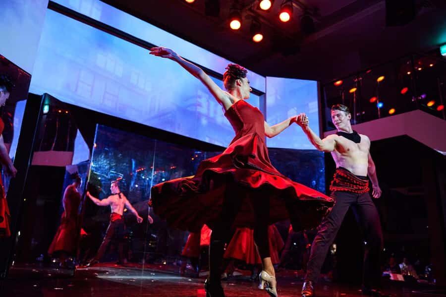 Sydney Harbour: Cabaret Cruise with 3-Course Dinner - Who Will Enjoy This Cruise?