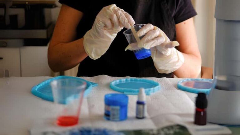 Sydney: Resin Art Classes - Cheeseboards & Coasters - The Experience in Detail