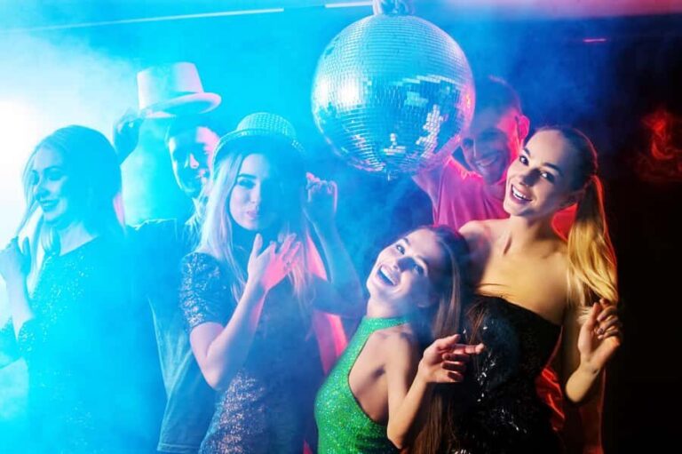 Sydney: Retro Party Cruise in Sydney Harbour with Snacks - Practical Details and Considerations