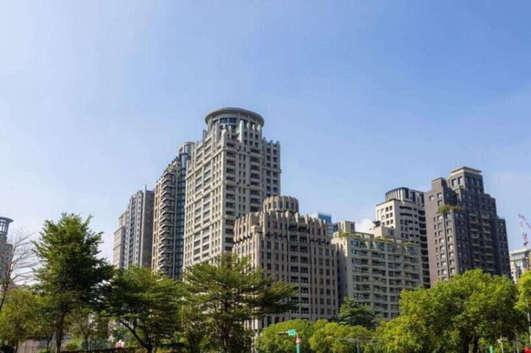 Taichung City: Sightseeing Walking Tour with a Local Guide - Who Is This Tour Best For?