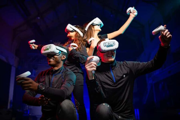Takapuna: Free-Roaming Virtual Reality Multiplayer - Assessing the Value