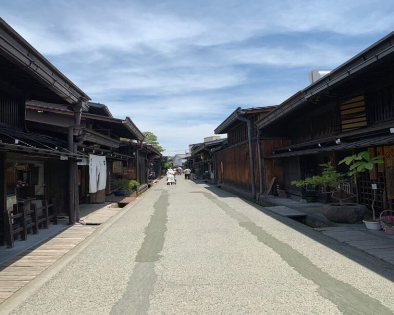Takayama: Old Town Guided Walking Tour 45min. - The Itinerary in Detail