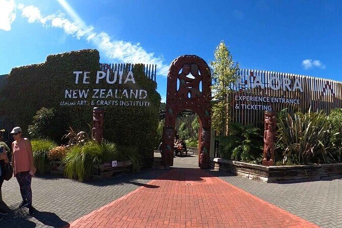 Taup to Auckland via Rotorua and Hobbiton - Starting in Taupo and the Early Morning Pickup