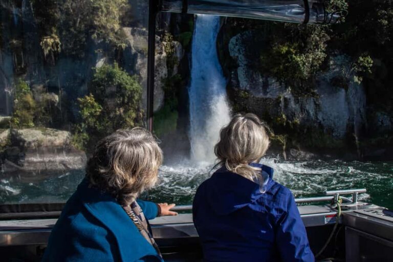 Taupo: Lake Taupo Western Bays Catamaran Tour with Bush Walk - The Experience in Practice
