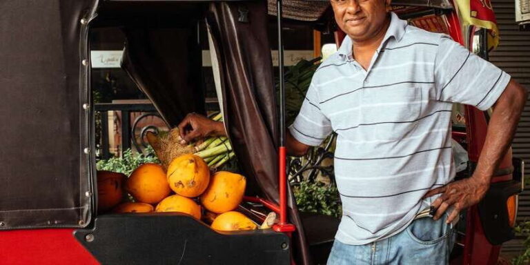 The True Essence of Colombo:Private Highlights & Hidden Gems - The Green Oasis: Colombo’s Largest Park and Local Snacks